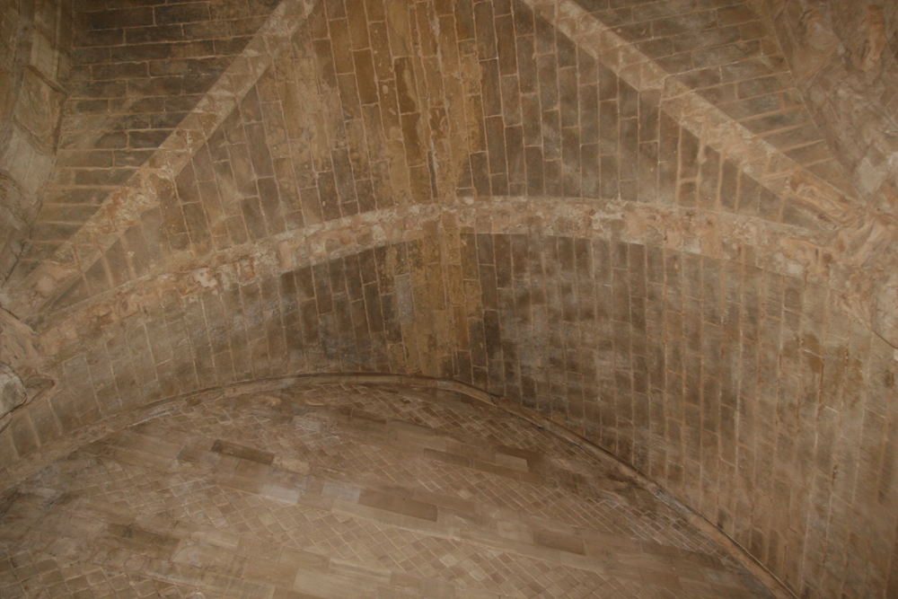 Figure 20.  Room at Castel del Monte with the groin and transverse rib arches fallen off.