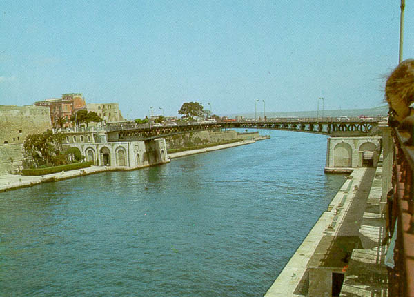 Taranto swinging bridge