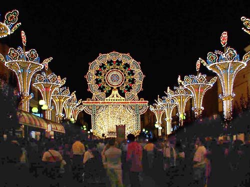 Illuminazione accesa di notte.